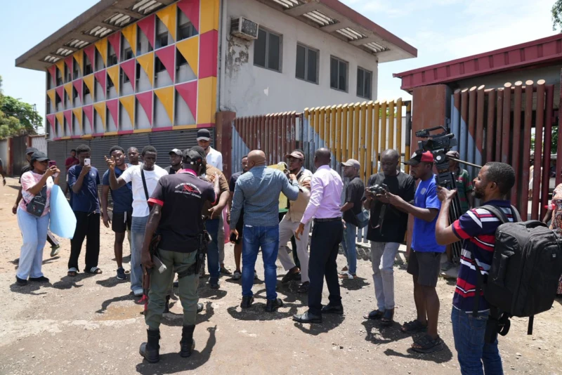 Arepo community protests, decries epileptic power supply